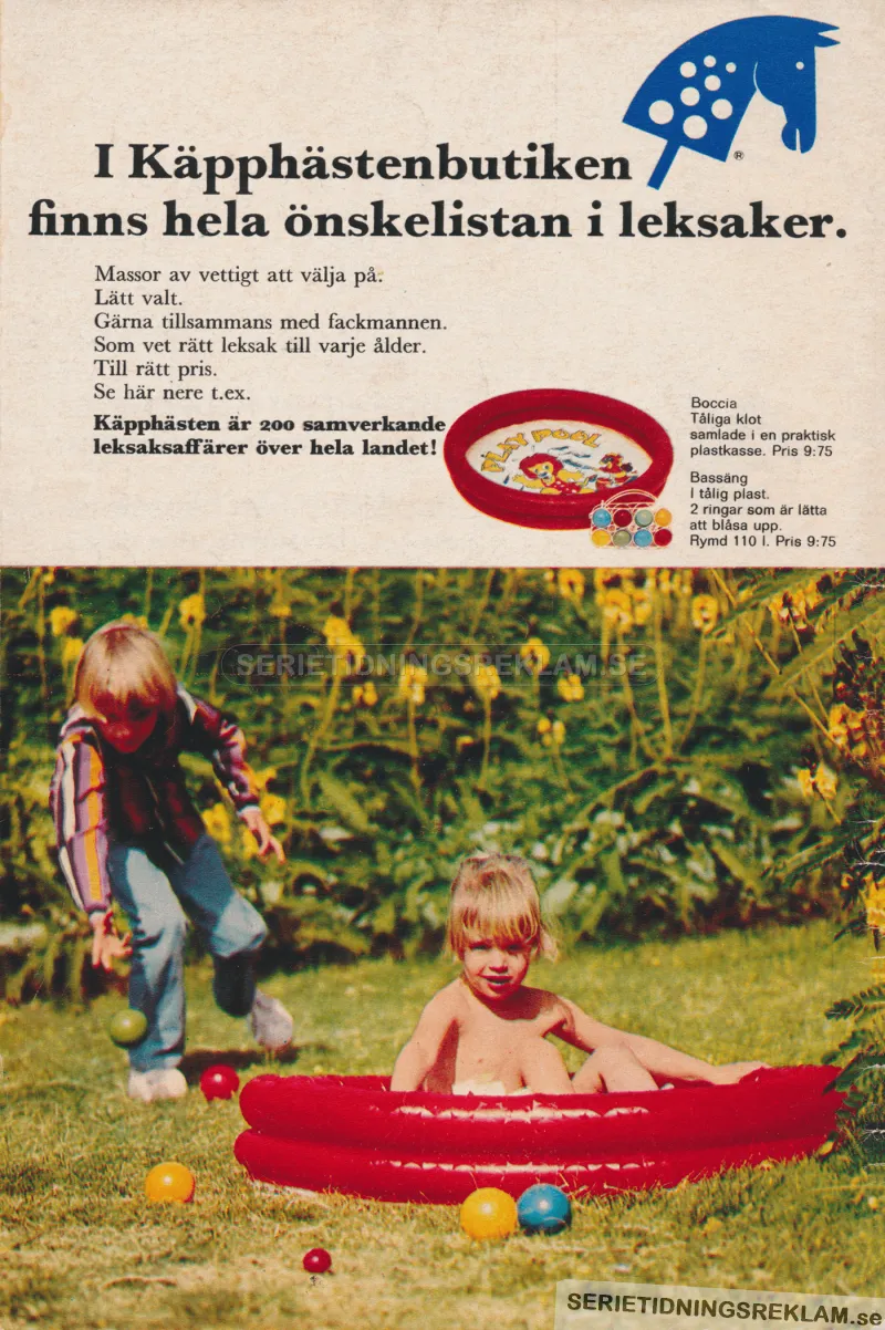 Annons för Käpphästens leksakskatalog med ett foto på ett barn i en uppblåsbar pool samt ett barn som leker i bakgrunden