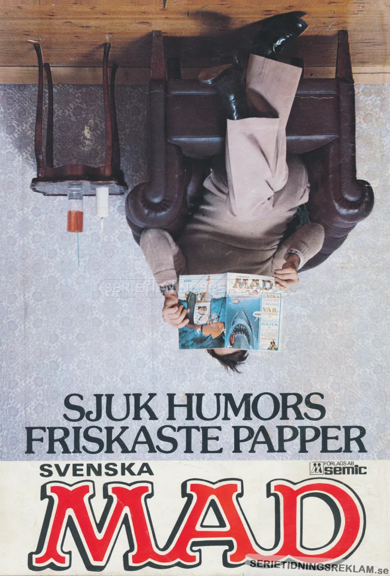 Reklam för Svenska MAD med en herre som sitter i en fåtölj upp och ner, i taket, och läser tidningen