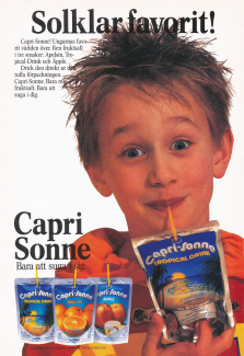 Reklam för drycken Capri Sonne där en pojke dricker drycken med sugrör