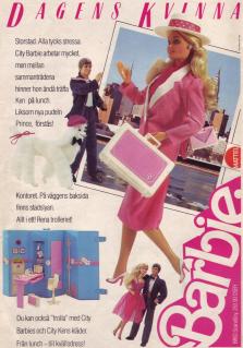 Reklam för dockan Barbie som du blivit en affärskvinna och går i byxdress och har portfölj