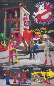 Reklam för The Real Ghostbusters där man ser en massa figurer, fordon och byggnader från leksaksserien