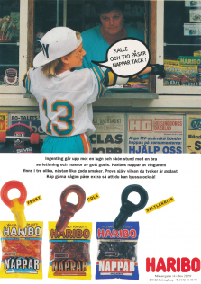 En pojke som står vid en kiosk och vill köpa Kalle Anka och tio påsar godisnappar