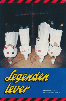 Reklam för Fantomen med fyra personer utklädda till Ku Klux Klan som är upp och ner