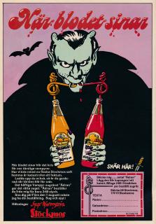 Annons för saft från Stockmos där man även kan skicka efter ett snirkligt sugrör som kallas Ådran. Bilden visar en vampyr som dricken saften ur dessa sugrör