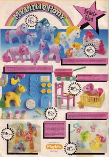 En massa bilder på hästar och tillbehör i serien My Little Pony. Reklam från distributören Playmix.