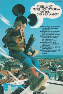 Reklam för stövlar från Tretorn där en pojke visar upp dem med famnen full av stövlar