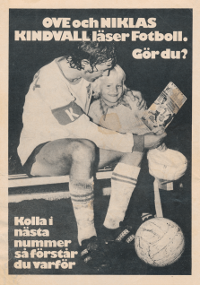 Reklam för serietidningen Fotboll med ett foto på Ove och Niklas Kindvall med tidningen i handen