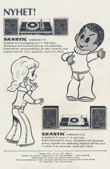 Reklam för Skanti skivspelare där seriefiguren PEO står bredvid två olika modeller av Skantics skivspelare