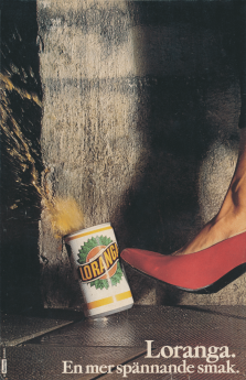 Annons för apelsinläsken Loranga där en högklackad röd sko sparkar till en burk som i sin tur sprutar ur sig lite orangefärgad läsk