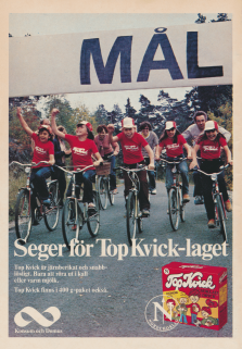 Reklam för chokladdrycken TopKvick, illustrerad av ett foto med fem ungdomar på cykel och T-shirt med varunamnet TopKvick som vinner ett race mot, antagligen, deras föräldrar