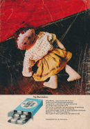 Bild på en förpackning av läkemedlet Albyl Minor med en docka intill