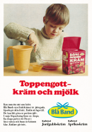 Annons för kräm från Blå Band, med en liten pojke som häller upp kräm i en tallrik
