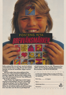Reklam för brevvänsmärken, framtagna av Posten. Ett foto av en tjej som håller upp mappen med dessa märken.